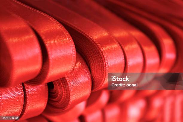 Vermelho Fitas Laminados - Fotografias de stock e mais imagens de Abstrato - Abstrato, Aniversário especial, Arranjar