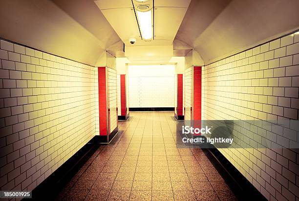 Photo libre de droit de Tunnel Souterrain De Londres banque d'images et plus d'images libres de droit de Mur - Mur, Mur d'enceinte, Tunnel