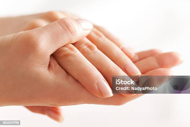 Skin Care Stockfoto und mehr Bilder von Fingernagel - Fingernagel, Schönheit, Maniküre