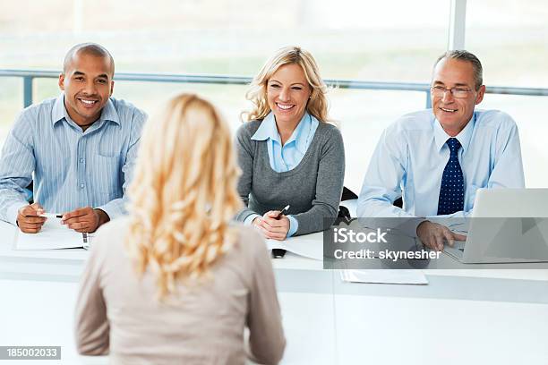 Comissão Ter Uma Entrevista De Trabalho - Fotografias de stock e mais imagens de Cabelo Louro - Cabelo Louro, Candidato, Ocupação