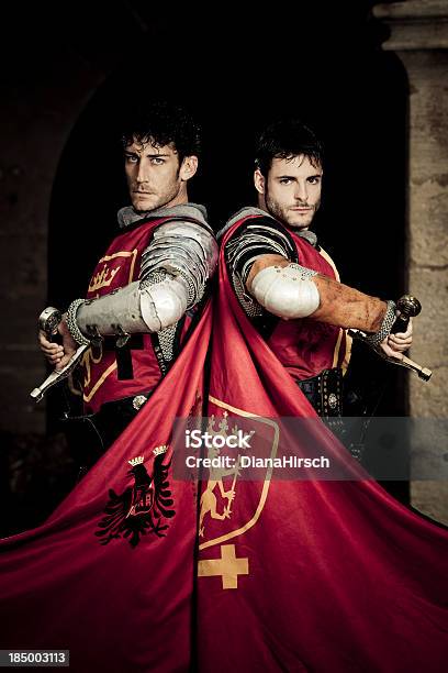 Knight Brothers - Fotografias de stock e mais imagens de Medieval - Medieval, Príncipe - Pessoa Real, Rei - Pessoa Real