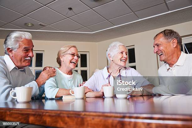 Foto de Sênior Casal Bebendo Café e mais fotos de stock de 60 Anos - 60 Anos, 70 anos, Aconchegante