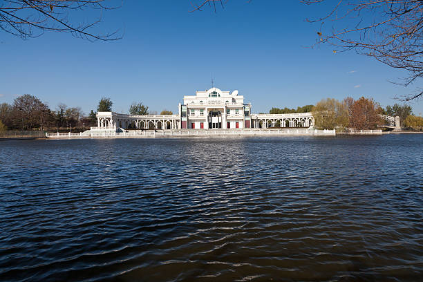 istock White palace in the Lake 185004139