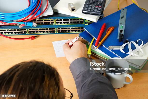 Ingeniero De Trabajo Foto de stock y más banco de imágenes de Archivo - Archivo, Bolígrafo de punta esférica, Cable de ordenador