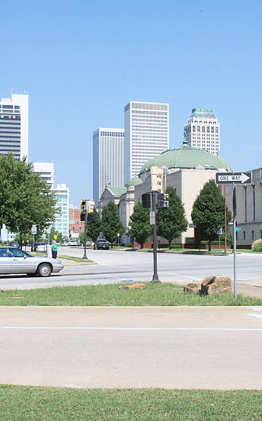 tulsa, oklahoma – downtown city street - oklahoma sign road sign sky stock-fotos und bilder