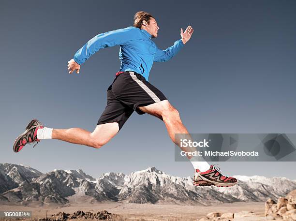 Mountain Runner Stockfoto und mehr Bilder von Abenteuer - Abenteuer, Abgeschiedenheit, Aktiver Lebensstil