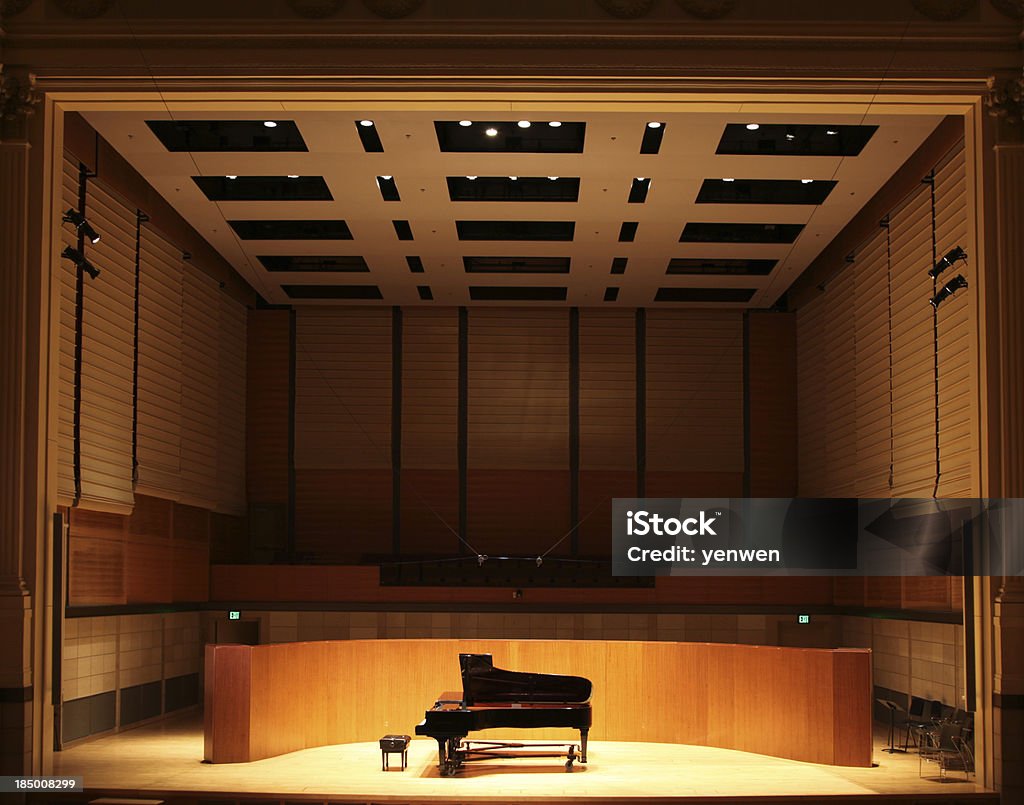 Piano de Cauda no palco - Royalty-free Sala de Concertos Foto de stock