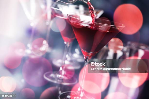 Photo libre de droit de Cocktail Dans Un Nightclub banque d'images et plus d'images libres de droit de Cocktail - Alcool - Cocktail - Alcool, Bar, Cosmopolitan