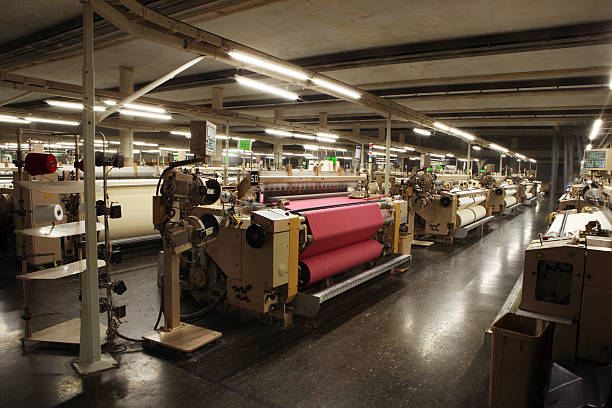 織物製造-織りコットンの布に airjet 石像 - textile industry textile textile factory machine ストックフォトと画像