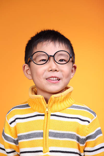 retrato de niño asiático seis años de edad - eyewear child glasses 6 7 years fotografías e imágenes de stock
