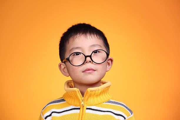 retrato de niño asiático seis años de edad - eyewear child glasses 6 7 years fotografías e imágenes de stock