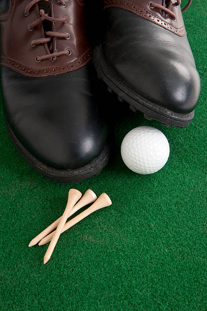 istock Golf ball and shoes 185009542