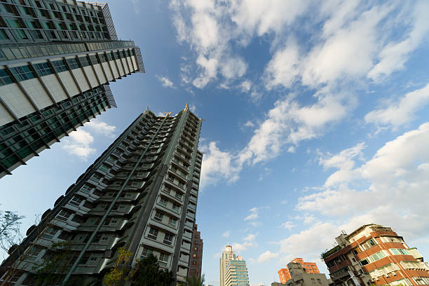 台北の中心街のスカイライン - window office building taipei built structure ストックフォトと画像