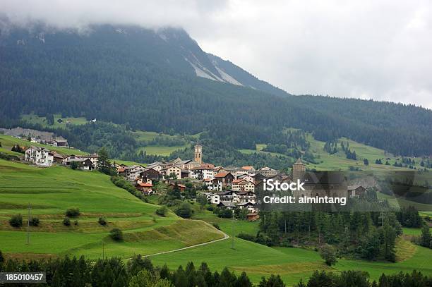 Engadin Valley Stockfoto und mehr Bilder von Baum - Baum, Bedeckter Himmel, Berg