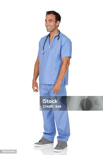 Feliz Enfermero Foto de stock y más banco de imágenes de Enfermero - Enfermero, Vestimenta de hospital, Personal de enfermería