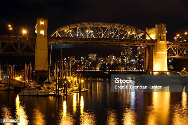 Photo libre de droit de Pont Burrard Street Bridge banque d'images et plus d'images libres de droit de Nuit - Nuit, Pont Burrard Street Bridge, Appartement