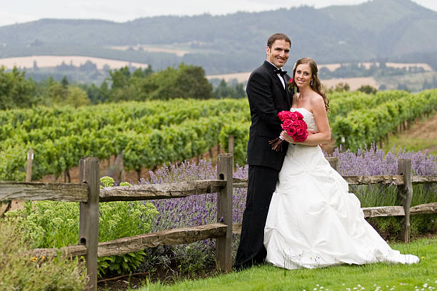 невеста и жених, стоя возле деревянный забор - meteorology elegance outdoors loving стоковые фото и изображения