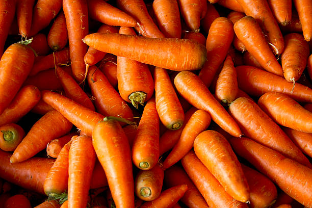 zanahorias orgánicas - carrot fotografías e imágenes de stock