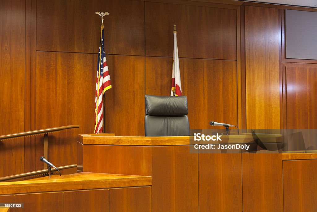 Sala de Tribunal testemunha suporte e Banco - Royalty-free Sala de Tribunal Foto de stock
