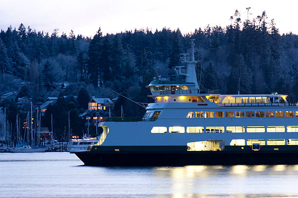 Fähre geparkt Bainbridge Island auf einem verschneiten Abend – Foto