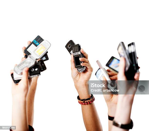 Foto de Braços Com Telefones Celulares e mais fotos de stock de Reciclagem - Reciclagem, Telefone, Lixo