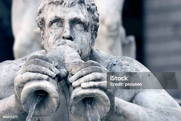 ネプチューンの噴水のモノクロの像の細部 - あごヒゲのストックフォトや画像を多数ご用意 - あごヒゲ, イタリア, イタリア ローマ