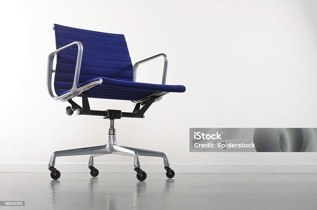 Vide Loft avec fauteuil de bureau - Photo de Affaires libre de droits