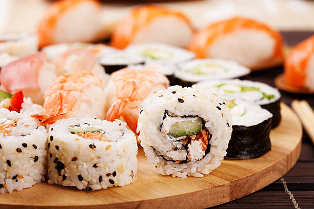 sushi fuyu - sushi sashimi nigiri salmon imagens e fotografias de stock