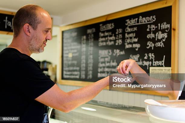 Alterar Administrado - Fotografias de stock e mais imagens de Almoço - Almoço, Assistente, Balcão de Pagamento