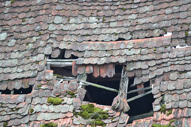 roof damage Roof damage dachpfannen stock pictures, royalty-free photos & images