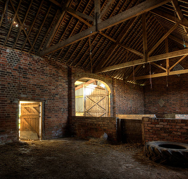 hay barn wewnętrznych - barn conversion zdjęcia i obrazy z banku zdjęć