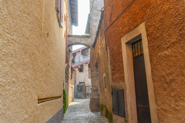 istock Narrow alley between stucco walled building 1850202939