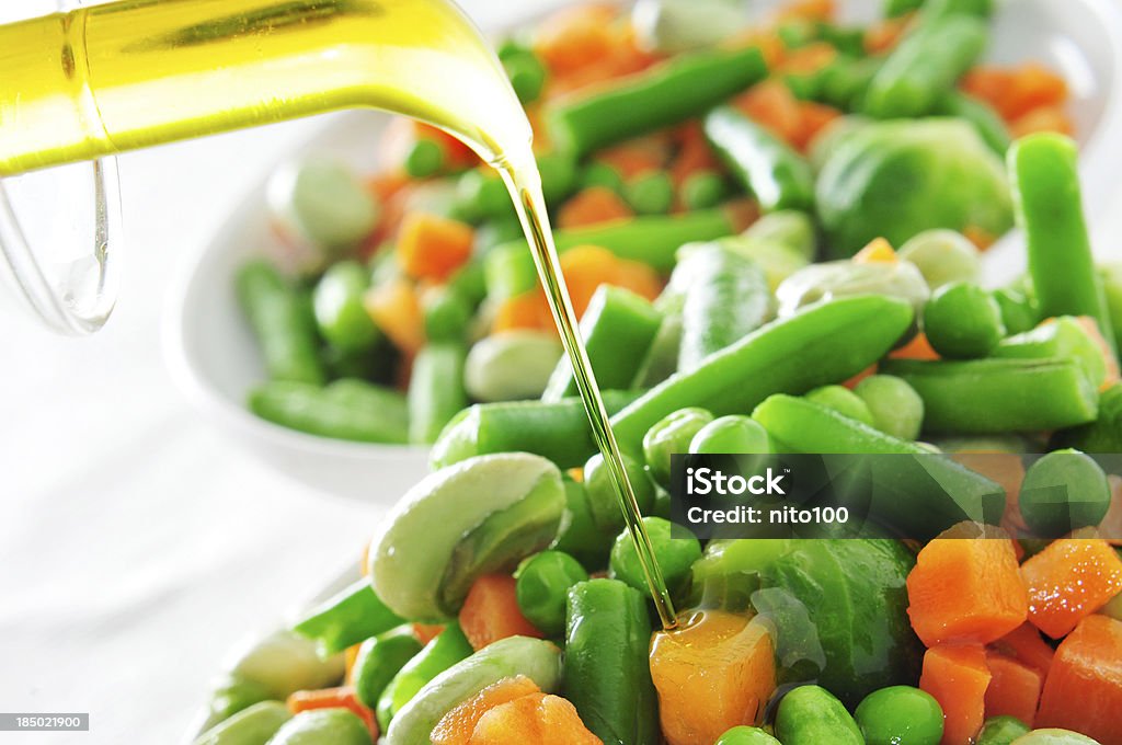 Preparado verduras mixtas - Foto de stock de Aceite de oliva libre de derechos