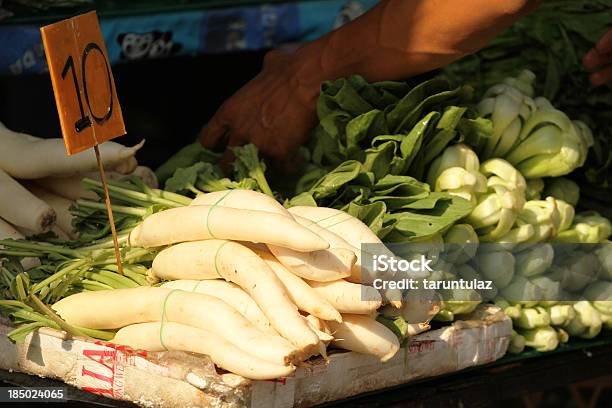 Daikon Ravanello - Fotografie stock e altre immagini di Bianco - Bianco, Catasta, Cibi e bevande