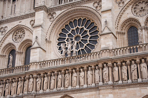 notre-dame de paris - church close up paris france gothic style imagens e fotografias de stock