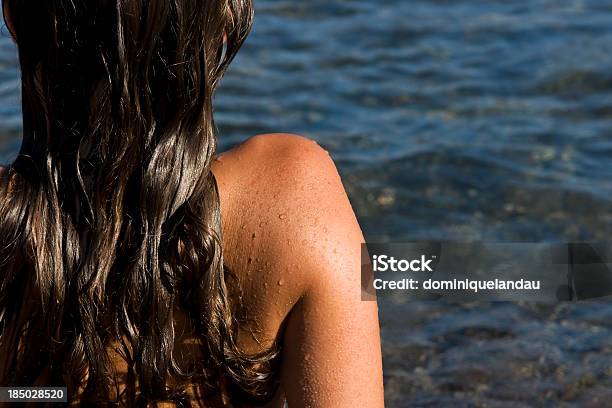 Il Relax - Fotografie stock e altre immagini di Bagnato - Bagnato, Donne, Schiena