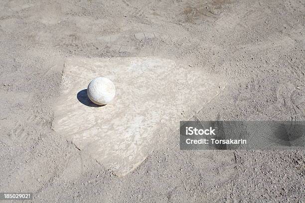 Baseball In Der Pitchers Mound Stockfoto und mehr Bilder von Baseball-Spielball - Baseball-Spielball, Baseball-Werferhügel, Fotografie
