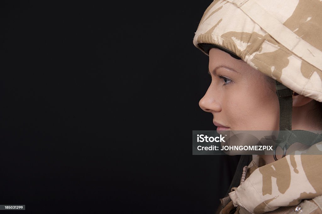 Weibliche Soldier - Lizenzfrei Armeehelm Stock-Foto