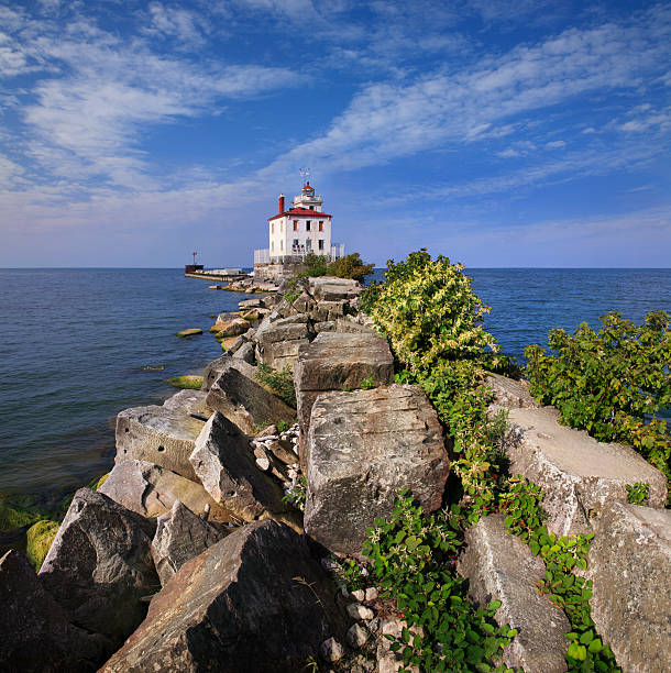 Fairport Harbor West Breakwater Light A Classic Lake Erie Lighthouse, The Fairport Harbor West Breakwater Light On A Beautiful Day In Fairport Ohio, USA lake erie stock pictures, royalty-free photos & images