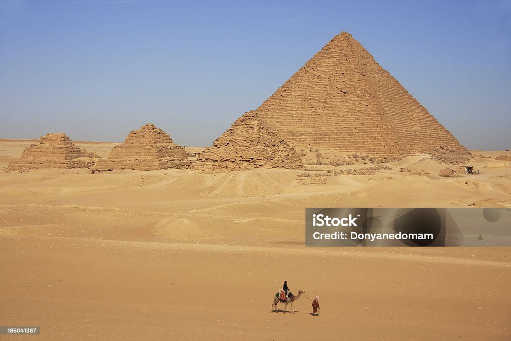 Menkaure ピラミッドとスペクタクラーダブルクイーン、カイロのピラミッド - アフリカのロイヤリティフリーストックフォト