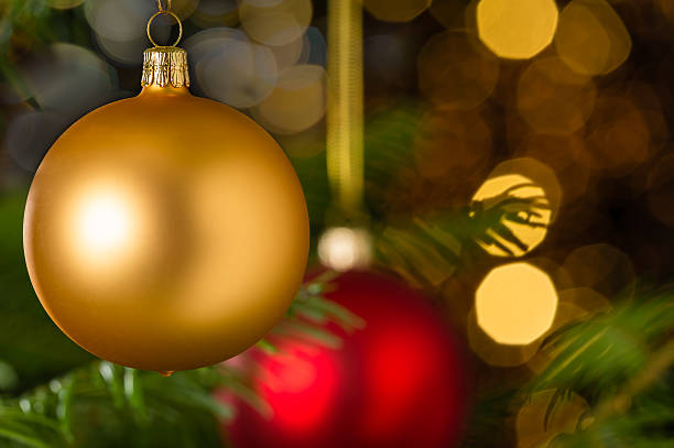 istock Gold christmas ball hanging on Xmas tree 185041452
