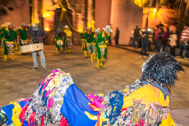 traditional dance at night with monsters at church festival in the town of laguna grande monte escobedo zacatecas Monte Escobedo, Zacatecas Mexico, September 26 2023 traditional dance at night at church festival in the town of laguna grande monte escobedo zacatecas war bonnet stock pictures, royalty-free photos & images