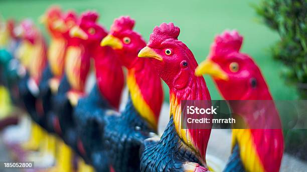 Pollo Foto de stock y más banco de imágenes de Agricultura - Agricultura, Aire libre, Alimento