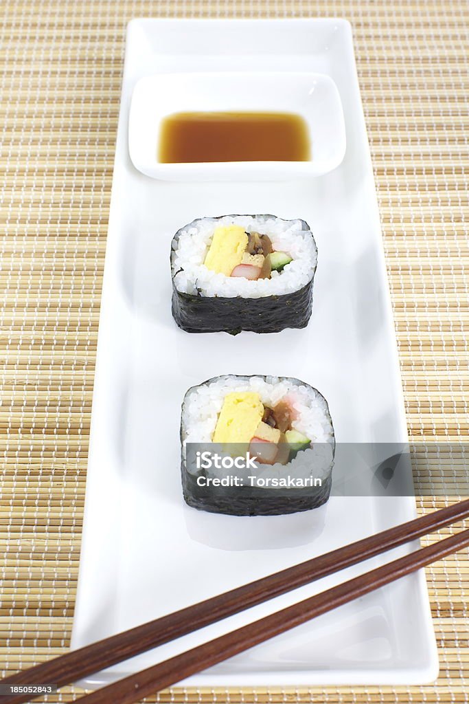 Makizushi deliciosos rollos de sushi - Foto de stock de Alimento libre de derechos