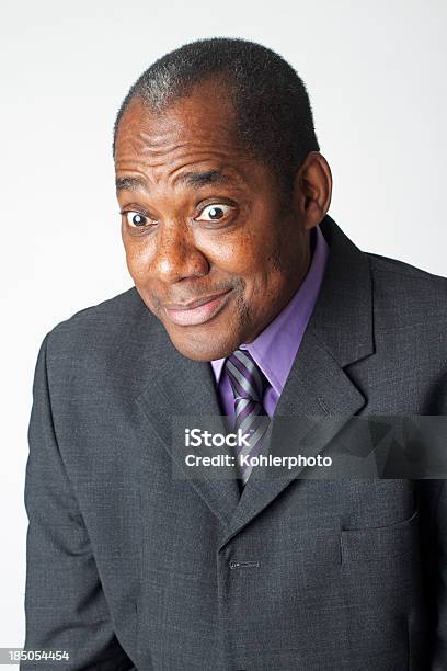 Lächelnd Afrikanische Amerikanische Geschäftsmann Mit Einer Grimasse Stockfoto und mehr Bilder von Afro-amerikanischer Herkunft