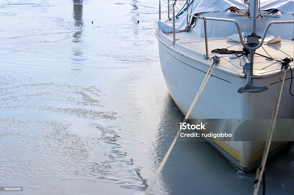 Barcos à vela no inverno - Foto de stock de Veleiro royalty-free