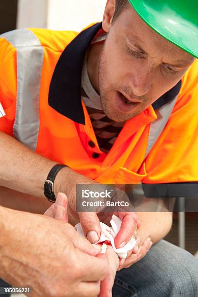 Blasen In Der Hand Unfall Am Arbeitsplatz Stockfoto und mehr Bilder von Bauarbeiter - Bauarbeiter, Gesundheitswesen und Medizin, Baustelle