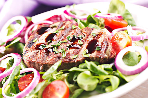 istock Fillet of beef with salad 185056327