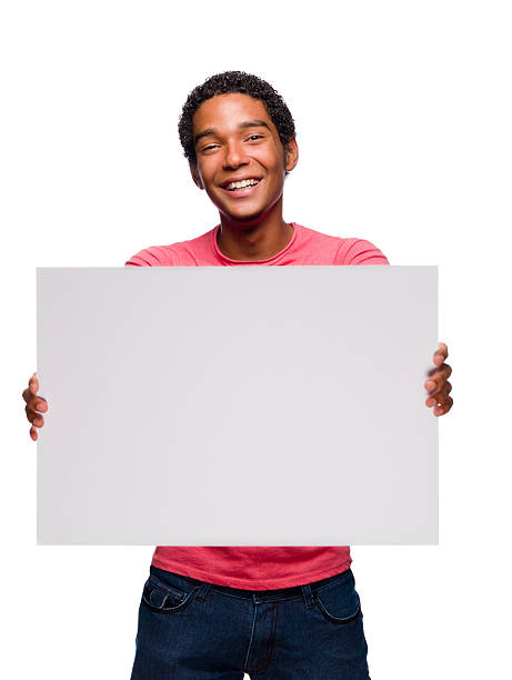 alegre sosteniendo un cartel adolescente - man holding a sign fotografías e imágenes de stock