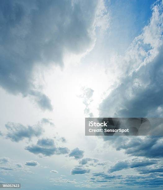 Moody Nuvens - Fotografias de stock e mais imagens de Céu - Céu, Nuvem - Céu, Paisagem com nuvens